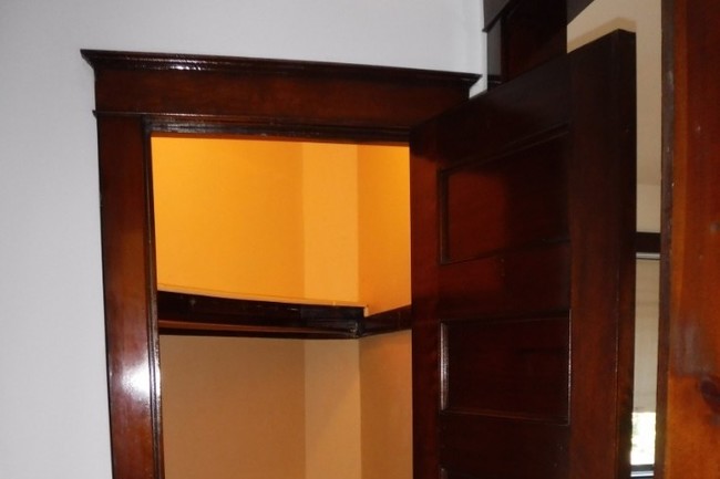 Walk-in closet - 1303 Yale Pl