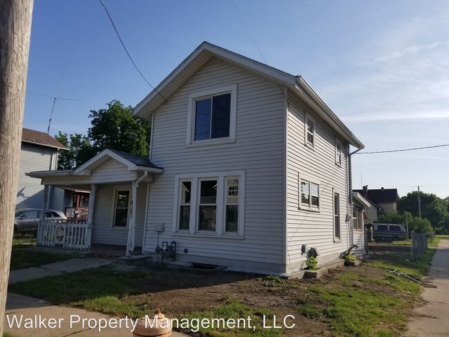 Building Photo - 3 br, 1 bath House - 553 S. Franklin St
