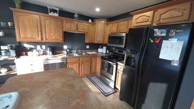 Foto del edificio - Furnished 2 Bedroom Home by I-94 & Hwy 83