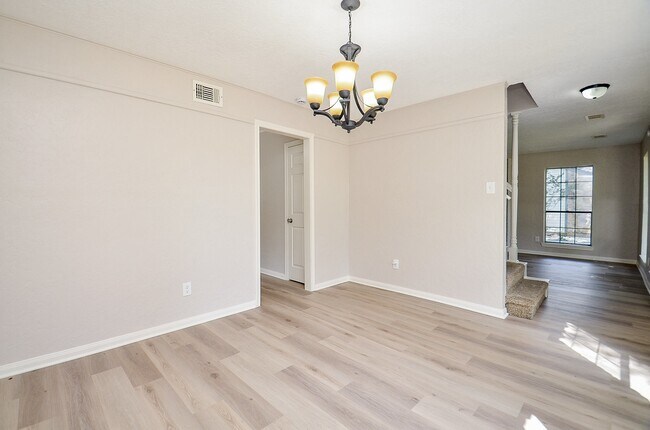 Foto del edificio - 16015 Southampton Dr