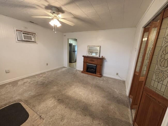 Building Photo - 1058 US-150