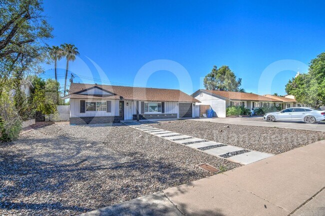 Foto del edificio - 1725 W Mitchell Dr