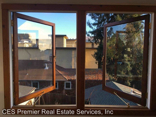 Building Photo - 2 br, 1 bath Apartment - 1940 Hearst Ave #A