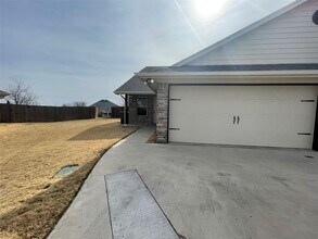 Building Photo - 3003 Weave Ct