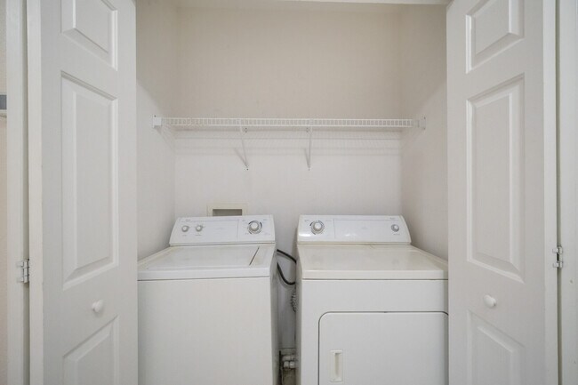 Foto del edificio - 18505 Pebble Lake Ct