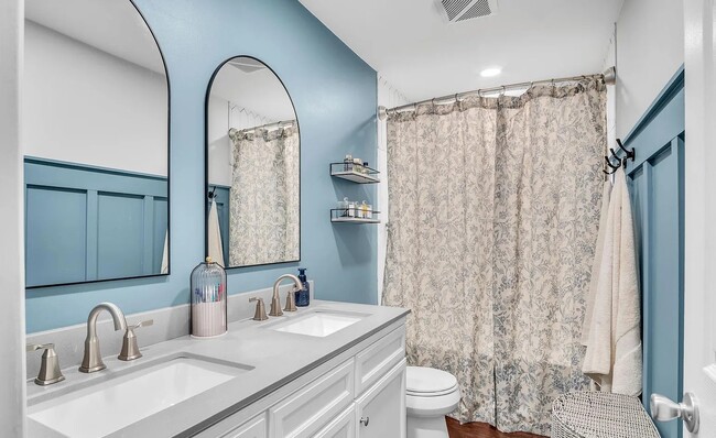 Building Photo - 951 E Maple St