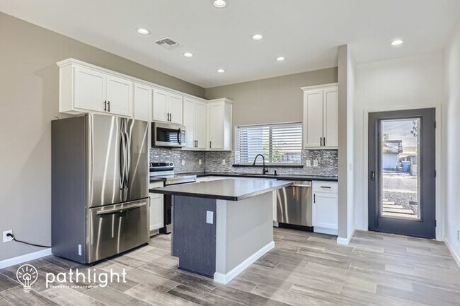 Foto del edificio - 3010 N 87Th Avenue, Phoenix, AZ, 85037