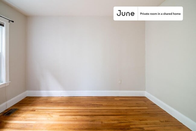 Building Photo - Private bedroom in 4 bed/1 bath Home
