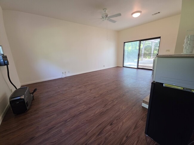 Foto del edificio - 21030 Shangrila Dr