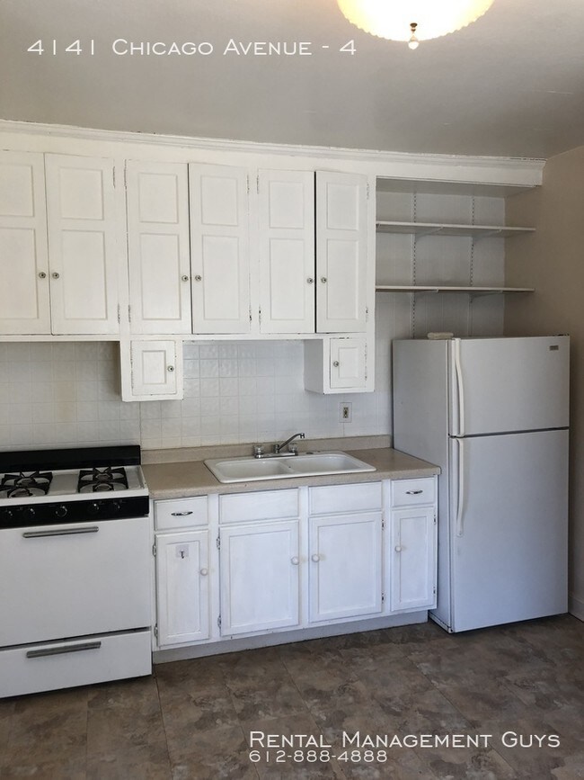 Building Photo - 1 Bedroom Open Floor Plan- Tons of Character!