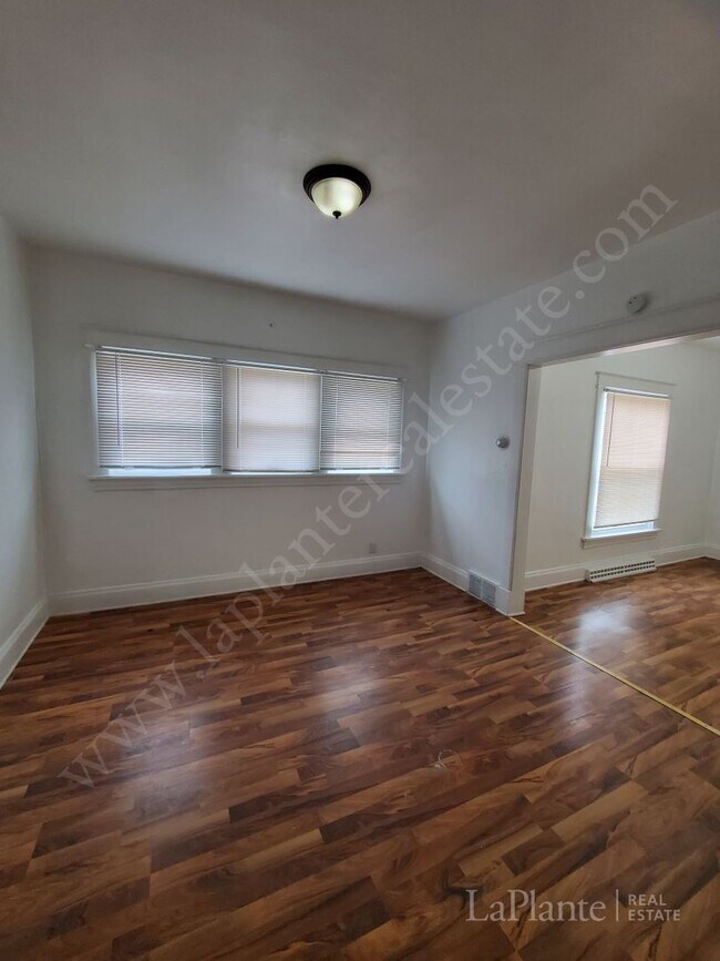 Building Photo - Spacious 2 Bedroom Home for Rent