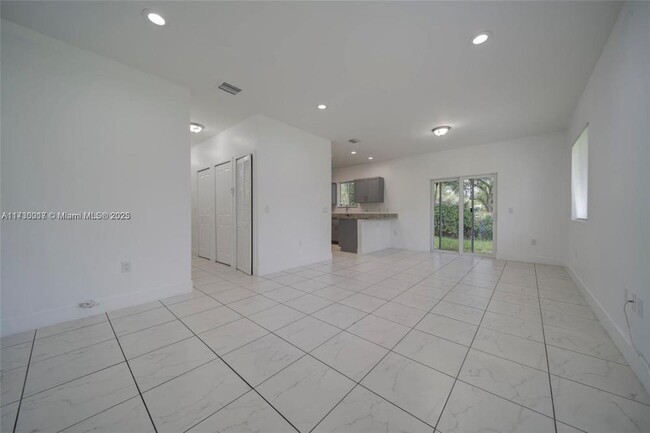 Foto del edificio - 3 bedroom in Miami FL 33161