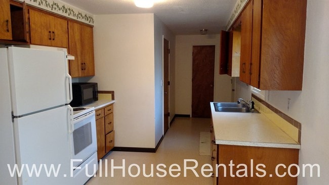 Building Photo - 96 Stults Ave