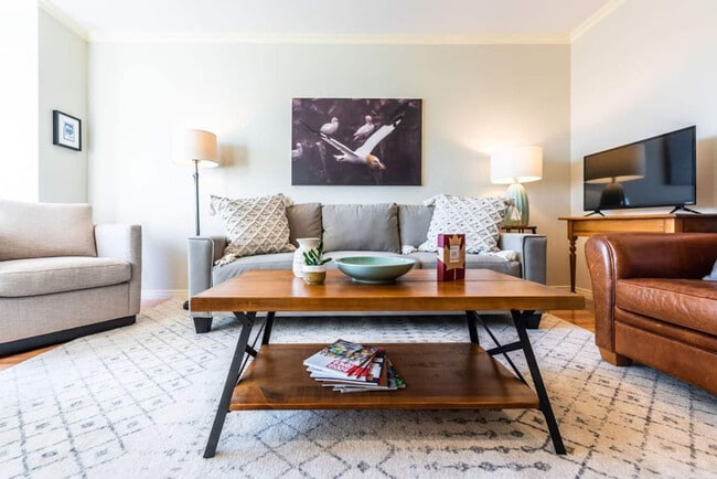 Building Photo - 8 Battery Rd