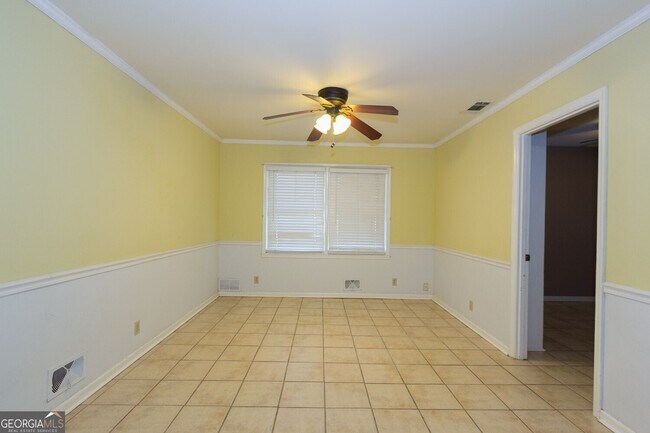 Building Photo - 2331 Leone Ave
