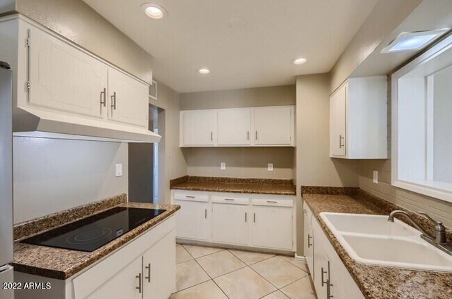 Foto del edificio - 1635 E Crescent Ave