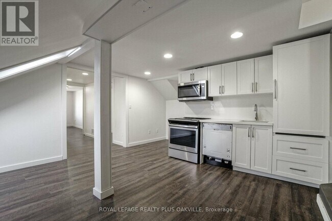 Photo du bâtiment - 564 Lyons Ln