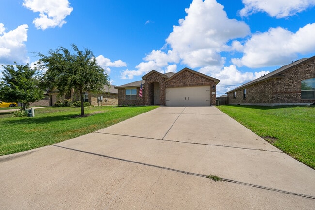 Building Photo - 2712 Jackal Dr