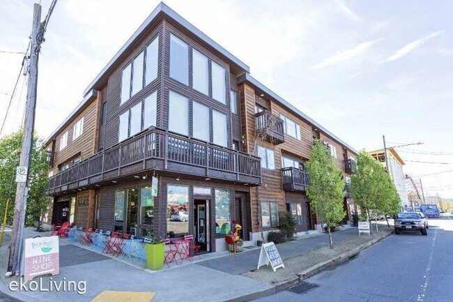 Building Photo - 455 NE 24th Ave