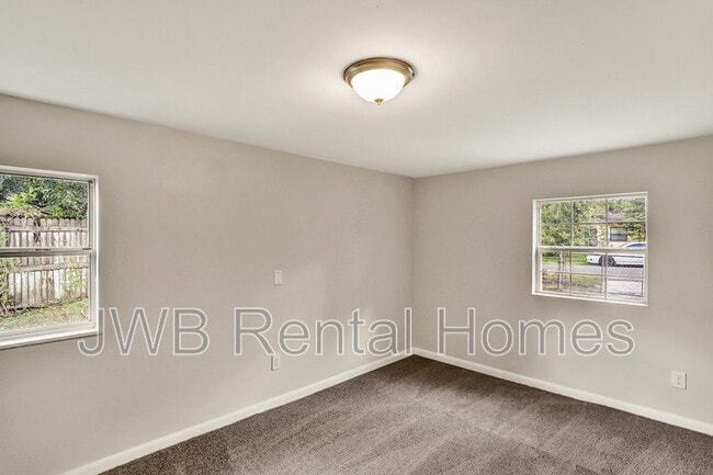 Building Photo - 6003 Commodore Dr