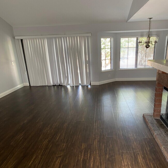 Foto del edificio - 12 Windy Hill Ln
