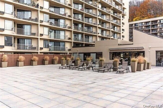 Foto del edificio - 1155 Warburton Ave