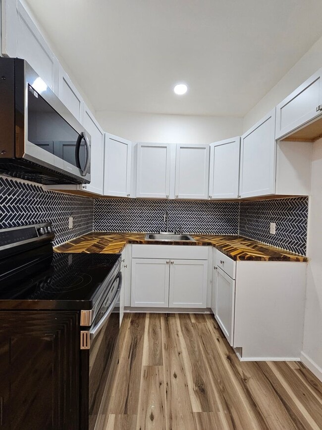 Foto del edificio - 921 W Poplar St