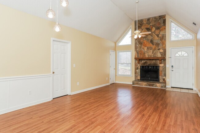 Foto del edificio - 155 Woodcrest Dr