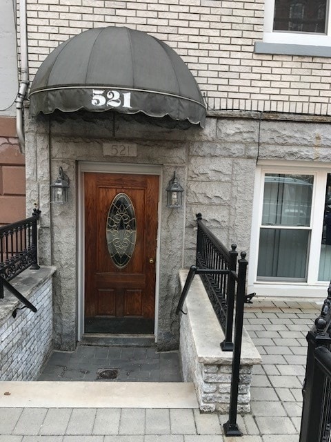 Primary Photo - 521 Park Ave