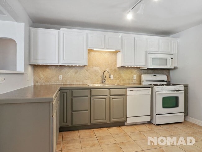 Building Photo - 2712 S Hazel Ct