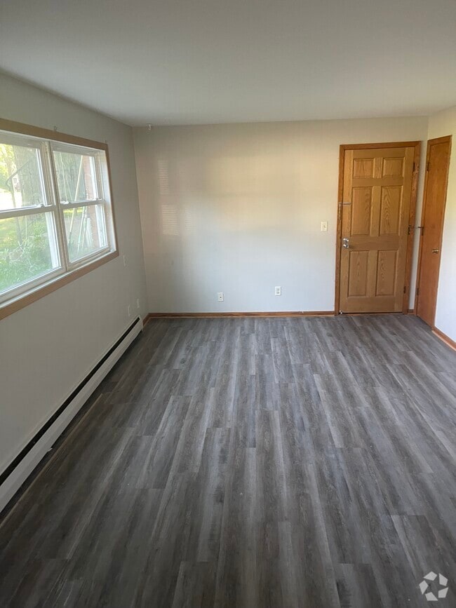 Building Photo - 815 17th St W