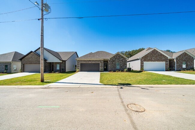 Foto del edificio - 5525 Blue Jay Cir