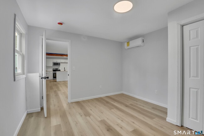 Building Photo - 194 Hartford Rd