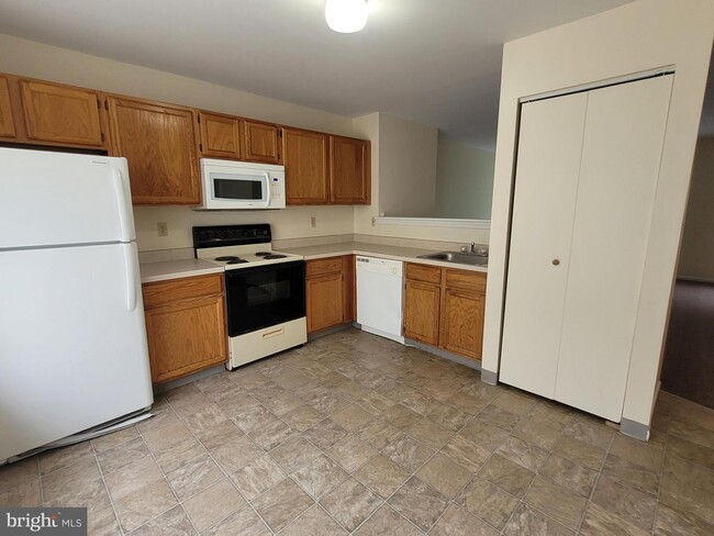 Building Photo - 539 Schooner Way