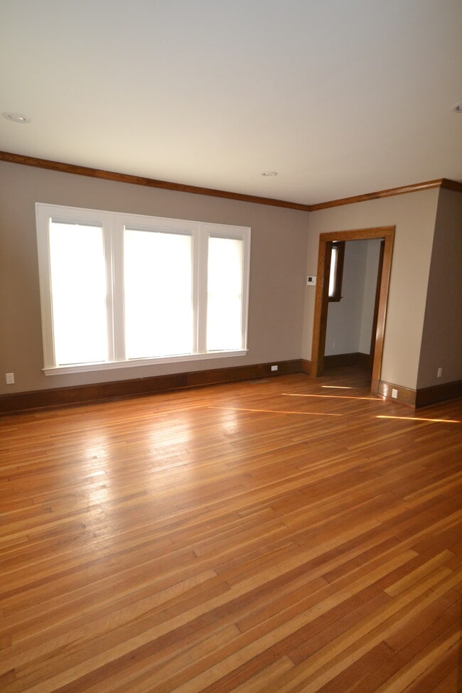 Livingroom - 400 College Ave SE