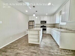 Building Photo - 1425 Alta Vista Dr