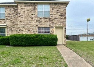 Building Photo - 816 Redbud Dr