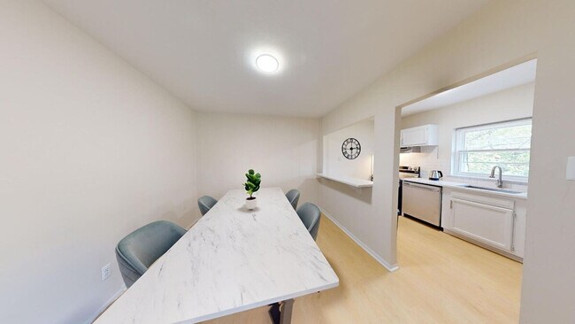 Foto del edificio - 1322 Wharton Dr
