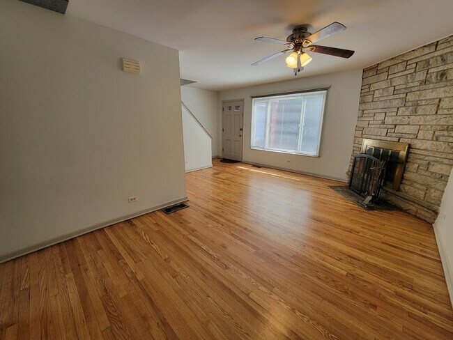 Building Photo - 1416 W Chase Ave