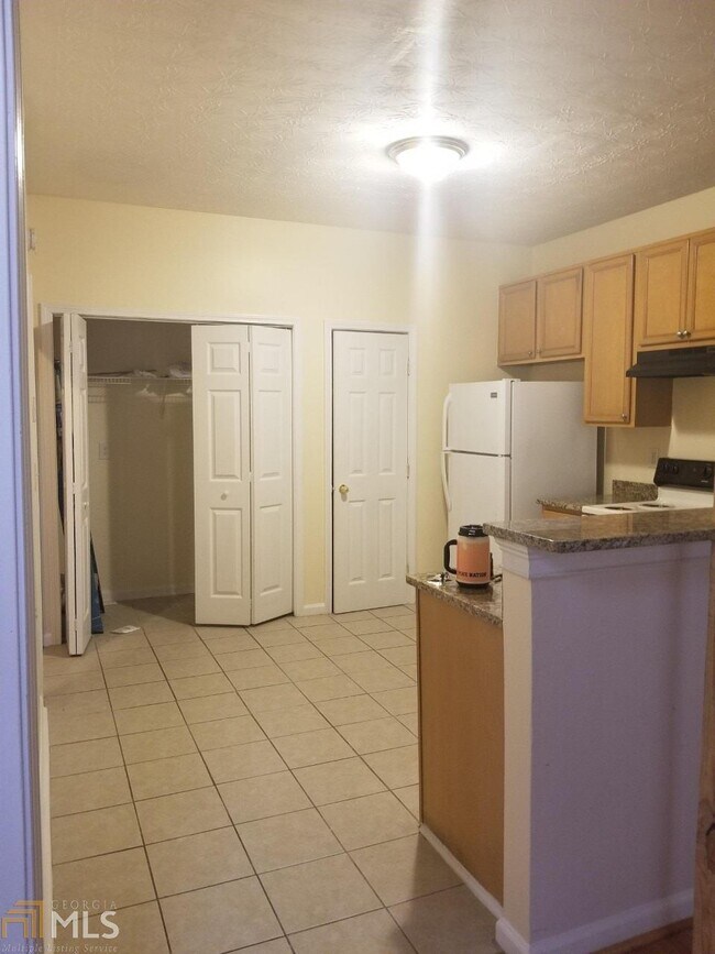 Foto del edificio - 542 Shadowmoore Dr