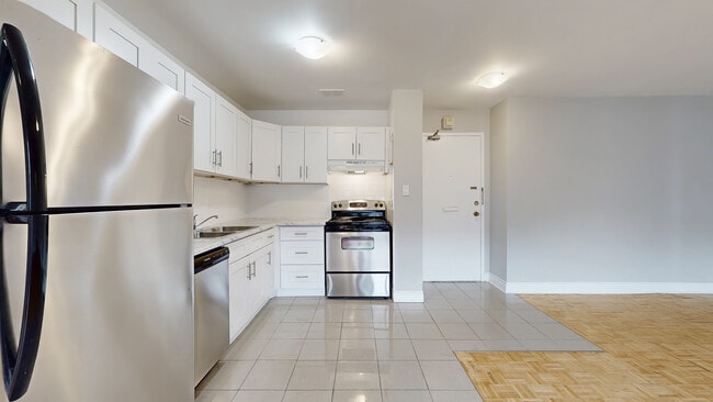 Building Photo - 385 Gibb St