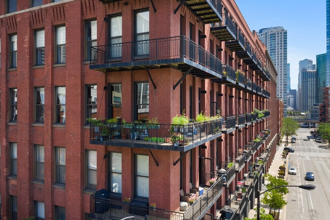 Building Photo - 616 W Fulton St