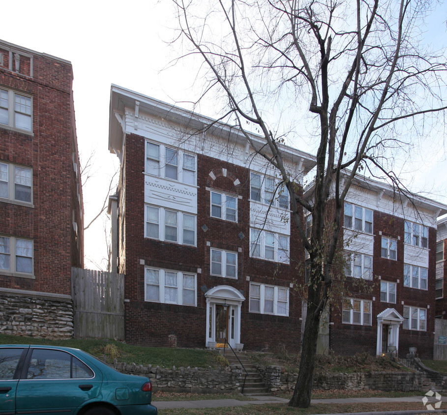 Building Photo - 1311-1313 Valentine Rd