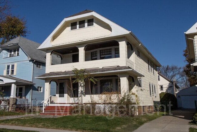 Building Photo - Spacious UP 2BD -Off Broadview! Reduced Se...