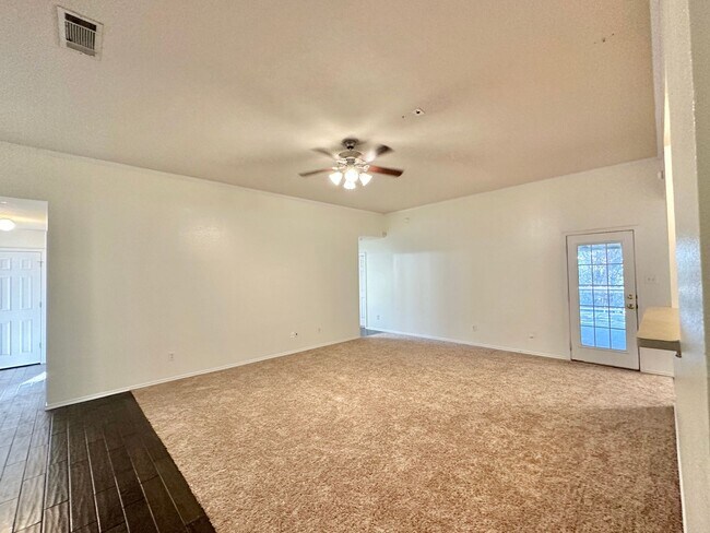 Building Photo - Viewable Now!