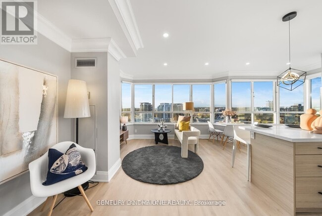 Building Photo - 33 Weldrick Rd E