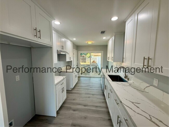 Foto del edificio - 3720 Apache Ave