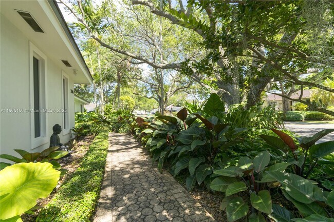 Foto del edificio - 7585 SW 163rd St