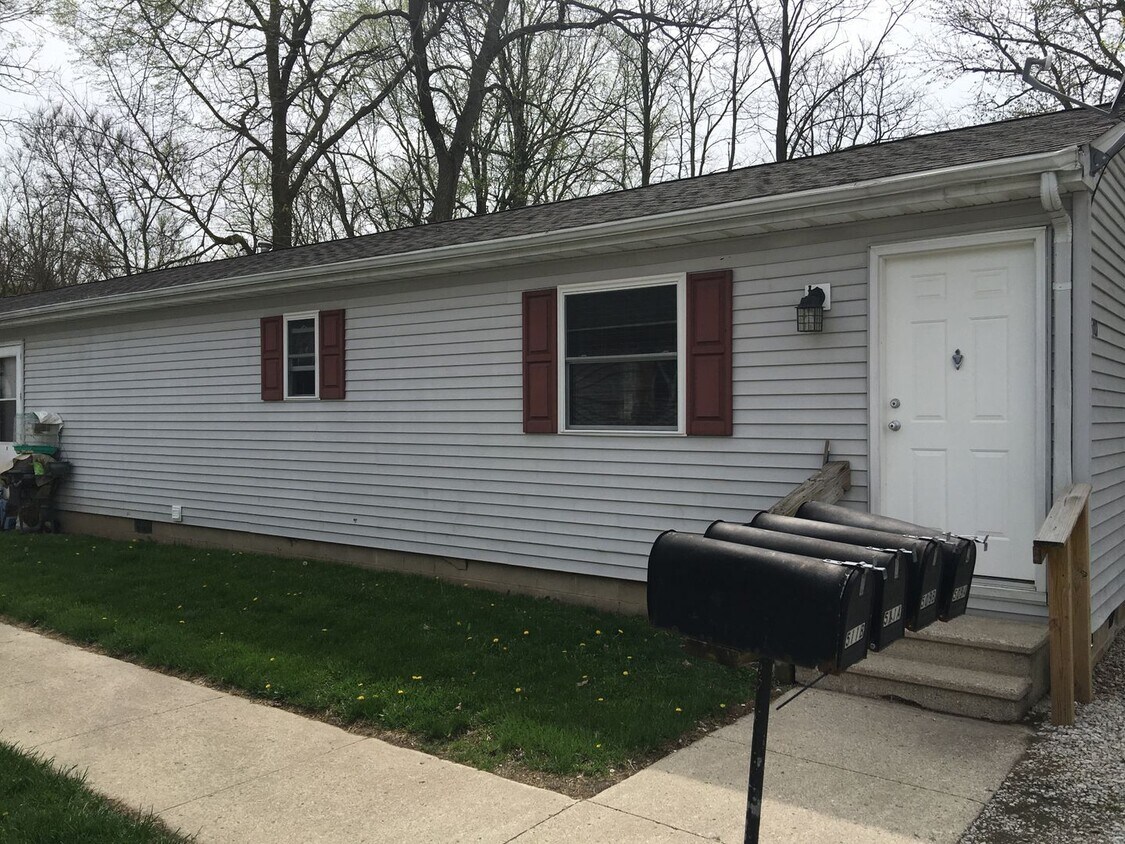 511 Tuttle Ave Unit 511A Tuttle Avenue, Crawfordsville, IN 47933 Room