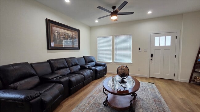 Foto del edificio - 8113 Miley St